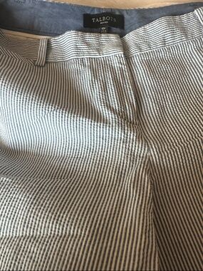 Talbots Petite Blue and White Seersucker Stripe shorts 10 petite